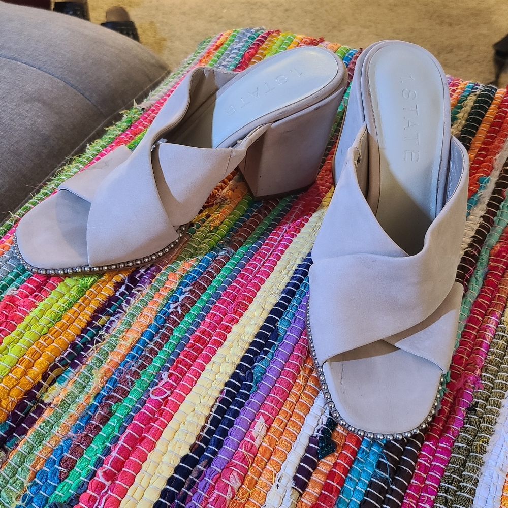 Leather block heel 1.State size 9 Beige